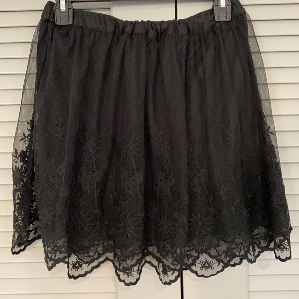 Black embroidered elastic skirt